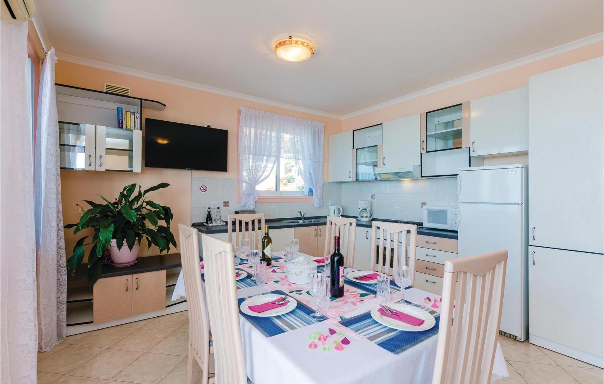 3 Bedroom Beautiful Apartment In Orasac Buitenkant foto