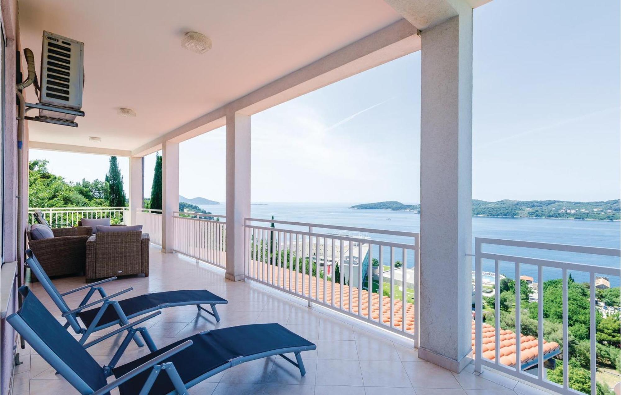 3 Bedroom Beautiful Apartment In Orasac Buitenkant foto