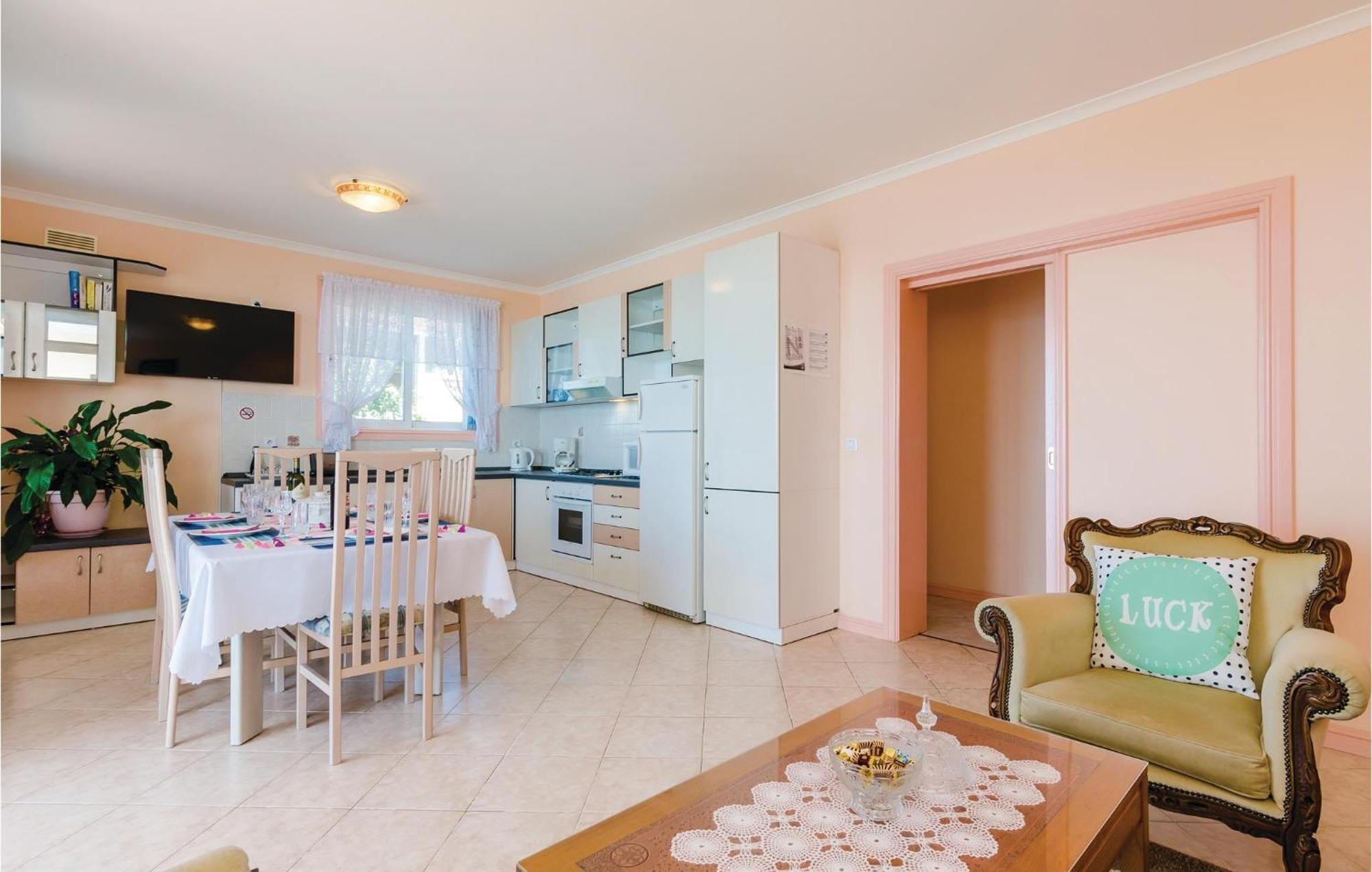 3 Bedroom Beautiful Apartment In Orasac Buitenkant foto